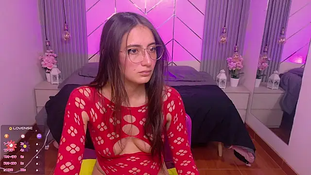 alesiamoore online show from July 10, 2026, 4:20 pm
