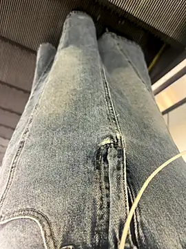 xiaoyuan01 online show from September 20, 2025, 1:50 am