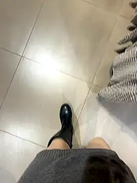 xiaoyuan01 online show from November 23, 2025, 2:11 am