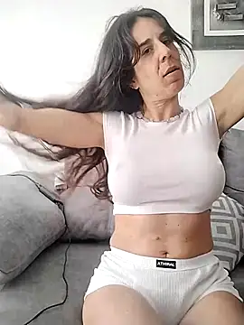 agustinalatina online show from February 5, 2026, 11:37 am