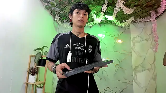 Bastian boyshot77 online show from April 14, 2026, 7:09 pm