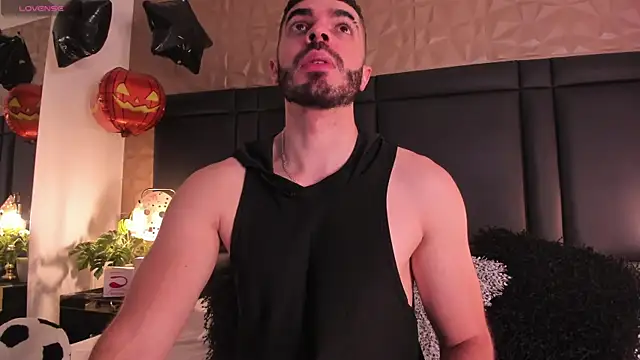 AxelThompson  online show from October 29, 2025, 11:56 am