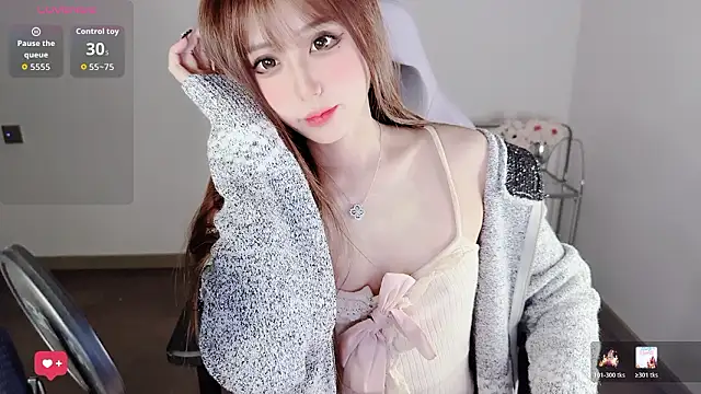 Snapshot of OwQoll chatting on February 1, 2026, 11:31 am OwQoll online show from February 1, 2026, 11:31 am