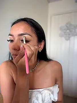 im-isabella online show from April 13, 2026, 9:09 pm