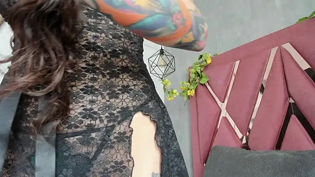 viollettaa  online show from March 23, 2026, 3:38 pm