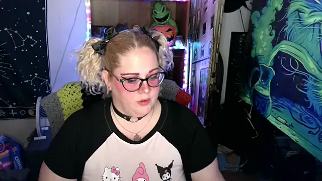 Kinky Witch online show from April 17, 2026, 4:32 pm