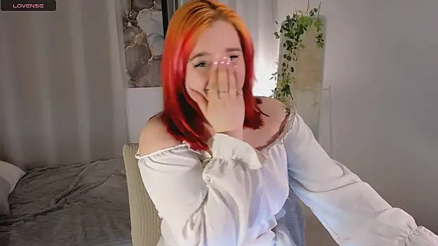 lunaalli online show from April 11, 2026, 9:41 pm