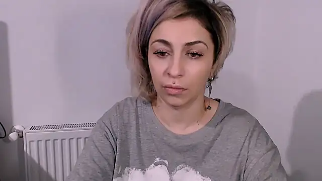 Snapshot of AAARUNY chatting on February 8, 2026, 4:32 pm AAARUNY online show from February 8, 2026, 4:32 pm