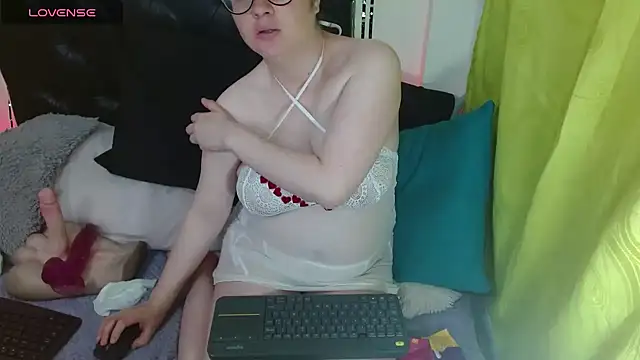 KrystalAdams online show from October 15, 2025, 12:27 pm