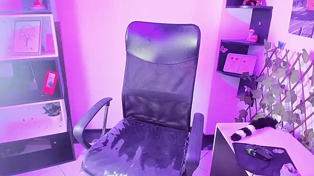 Miha Cute online show from October 23, 2025, 3:06 am