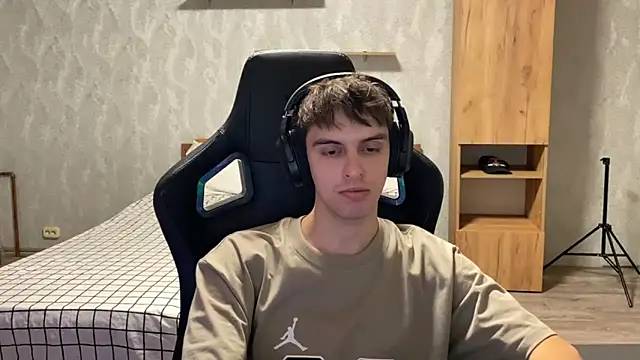 Snapshot of elliot_scott chatting on September 20, 2025, 1:23 pm elliot scott online show from September 20, 2025, 1:23 pm