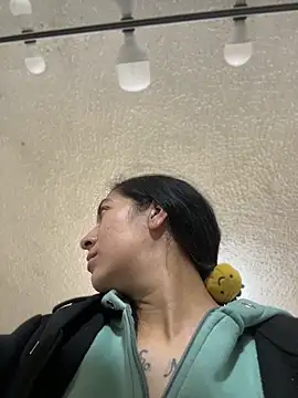 SALOME KORLAND online show from April 16, 2026, 6:52 pm