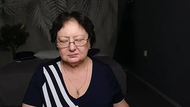 Margo Moll online show from November 25, 2025, 5:18 am