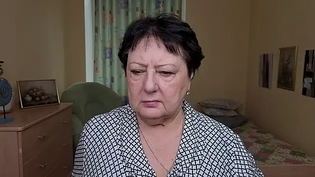 Margo Moll online show from December 4, 2025, 7:28 am