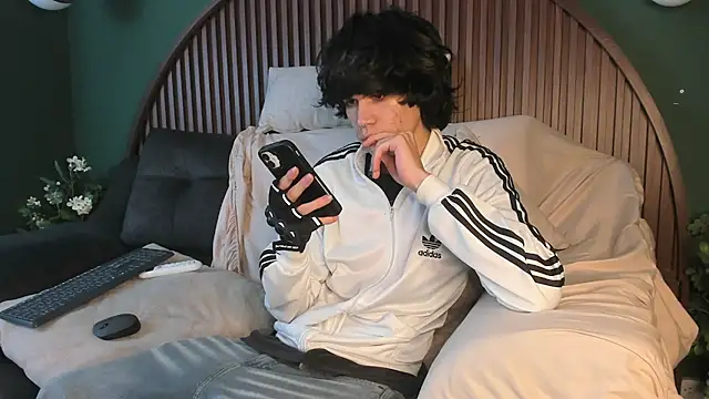 Diamond twink online show from July 17, 2026, 6:53 am