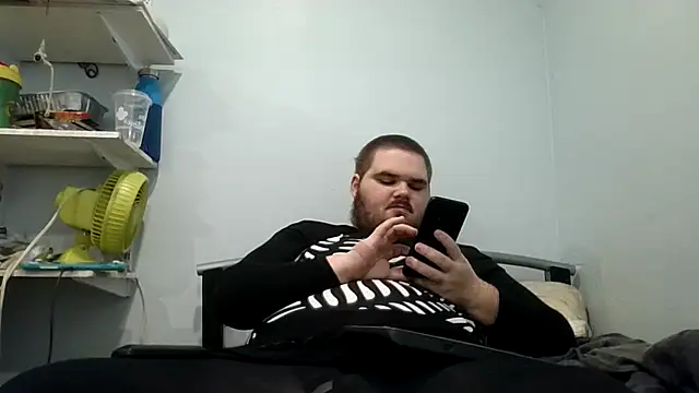 Snapshot of alexthe9t chatting on December 3, 2025, 7:01 pm alexthe9t online show from December 3, 2025, 7:01 pm