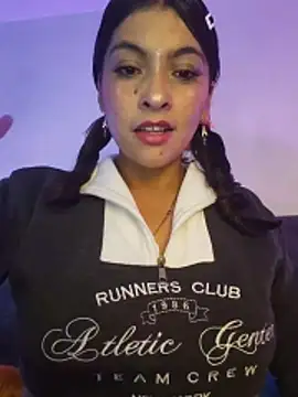 Fox Roxxan online show from April 17, 2026, 2:25 am