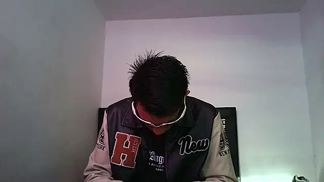 Snapshot of andrewcoopper1 chatting on February 5, 2026, 1:16 pm andrewcoopper1 online show from February 5, 2026, 1:16 pm