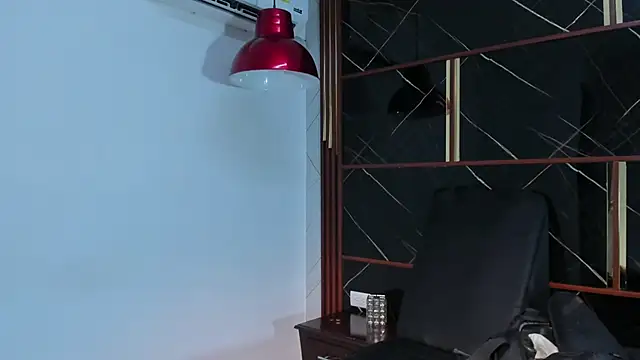 HannyThompson online show from April 14, 2026, 12:33 pm