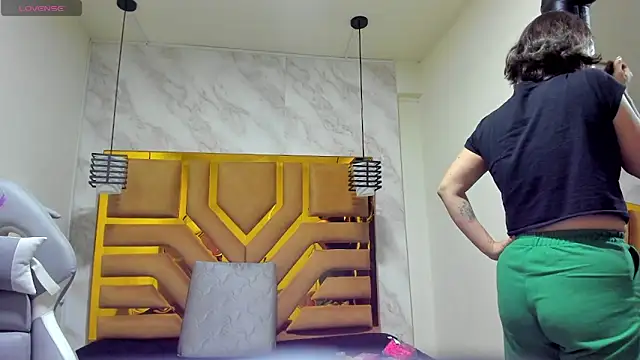 Luciifeer  online show from October 21, 2025, 8:42 pm