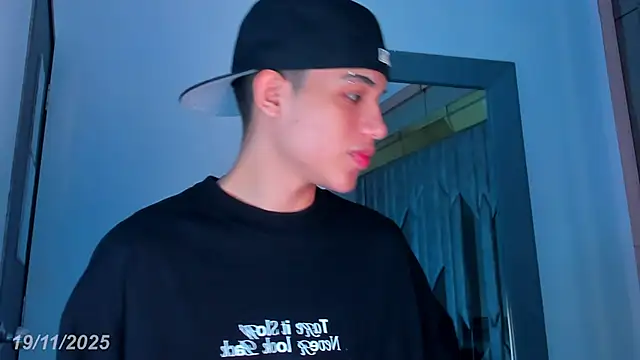 Sebax Young online show from November 19, 2025, 8:31 pm