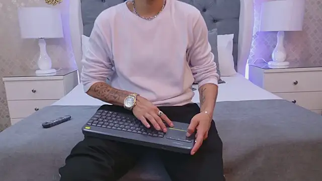 ZoeKrug online show from November 24, 2025, 8:52 pm