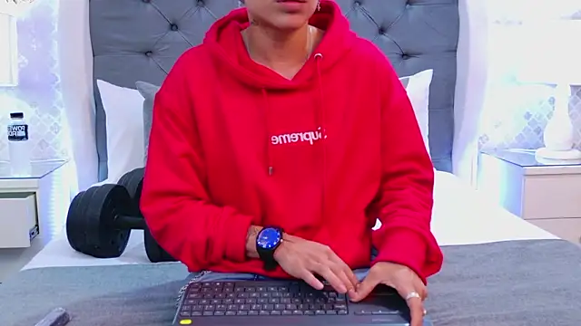 ZoeKrug online show from January 16, 2026, 1:04 pm