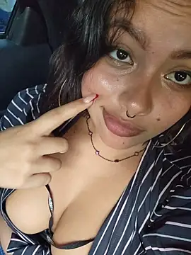 Yessica Lopezz online show from April 1, 2026, 1:01 pm