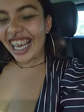 Yessica Lopezz online show from April 1, 2026, 1:41 pm