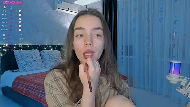 Snapshot of sweete_chantal chatting on October 19, 2025, 5:35 pm sweete chantal online show from October 19, 2025, 5:35 pm