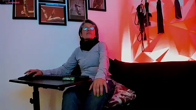 MistressNyx cg online show from October 8, 2025, 2:25 pm