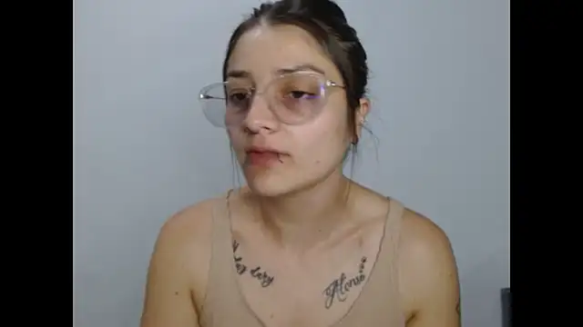 Coralinne   online show from May 30, 2026, 1:03 am