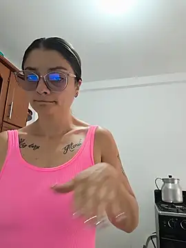 Snapshot of Coralinne__ chatting on July 17, 2026, 4:01 pm Coralinne online show from July 17, 2026, 4:01 pm