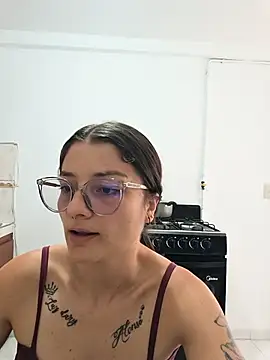 Snapshot of Coralinne__ chatting on July 22, 2026, 3:04 pm Coralinne online show from July 22, 2026, 3:04 pm