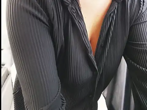 Casiana  online show from November 11, 2025, 10:10 pm