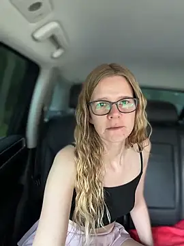 Bikergirl 97 online show from May 6, 2026, 12:43 pm