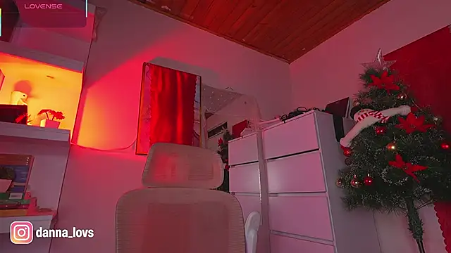 Dannaa Lovs online show from December 2, 2025, 6:03 pm