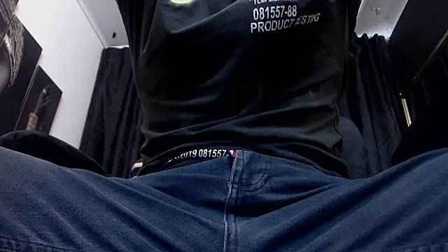 Snapshot of Derek_Storm_ chatting on October 4, 2025, 2:53 am Derek Storm online show from October 4, 2025, 2:53 am