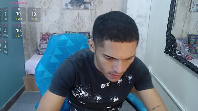 Snapshot of Derek_Storm_ chatting on November 4, 2025, 10:36 am Derek Storm online show from November 4, 2025, 10:36 am