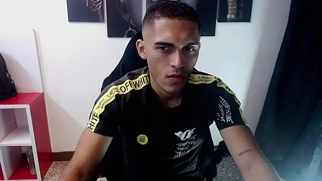 Snapshot of Derek_Storm_ chatting on November 8, 2025, 10:48 am Derek Storm online show from November 8, 2025, 10:48 am