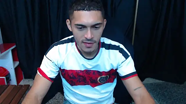 Snapshot of Derek_Storm_ chatting on November 21, 2025, 10:58 am Derek Storm online show from November 21, 2025, 10:58 am