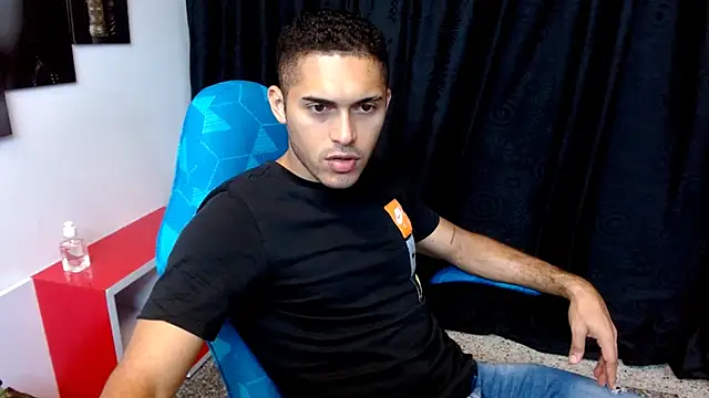 Snapshot of Derek_Storm_ chatting on December 21, 2025, 12:56 pm Derek Storm online show from December 21, 2025, 12:56 pm