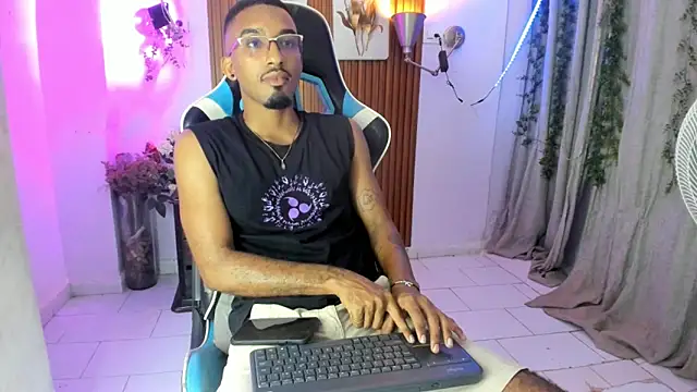 Darwin mayo online show from December 17, 2025, 5:19 pm