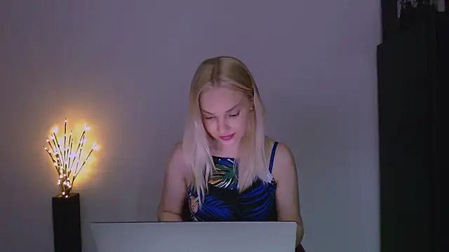 Snapshot of Lia_noo_regrets chatting on April 5, 2026, 6:05 pm Lia noo regrets online show from April 5, 2026, 6:05 pm