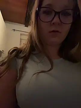 SweetTeenGirl online show from November 8, 2025, 8:18 pm