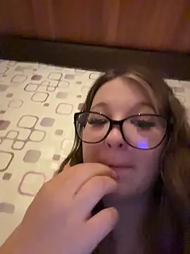 SweetTeenGirl online show from November 11, 2025, 8:42 pm