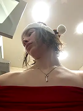 ZariaFlame online show from December 22, 2025, 11:24 pm