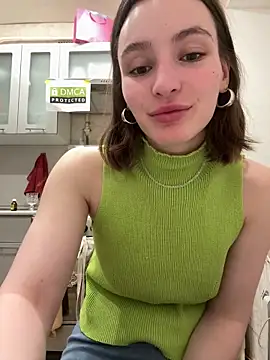 ZariaFlame online show from April 18, 2026, 10:32 pm