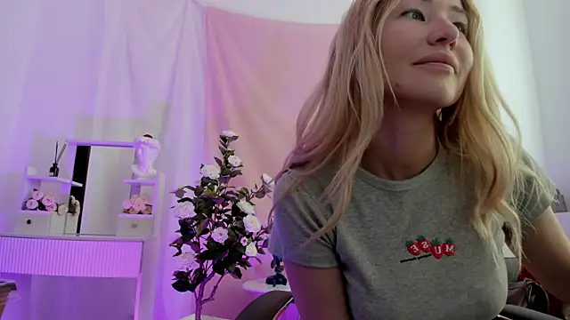 AstraMonroe online show from May 22, 2026, 4:30 am