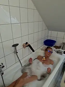 HotWifeLyn68 online show from March 25, 2026, 12:00 pm